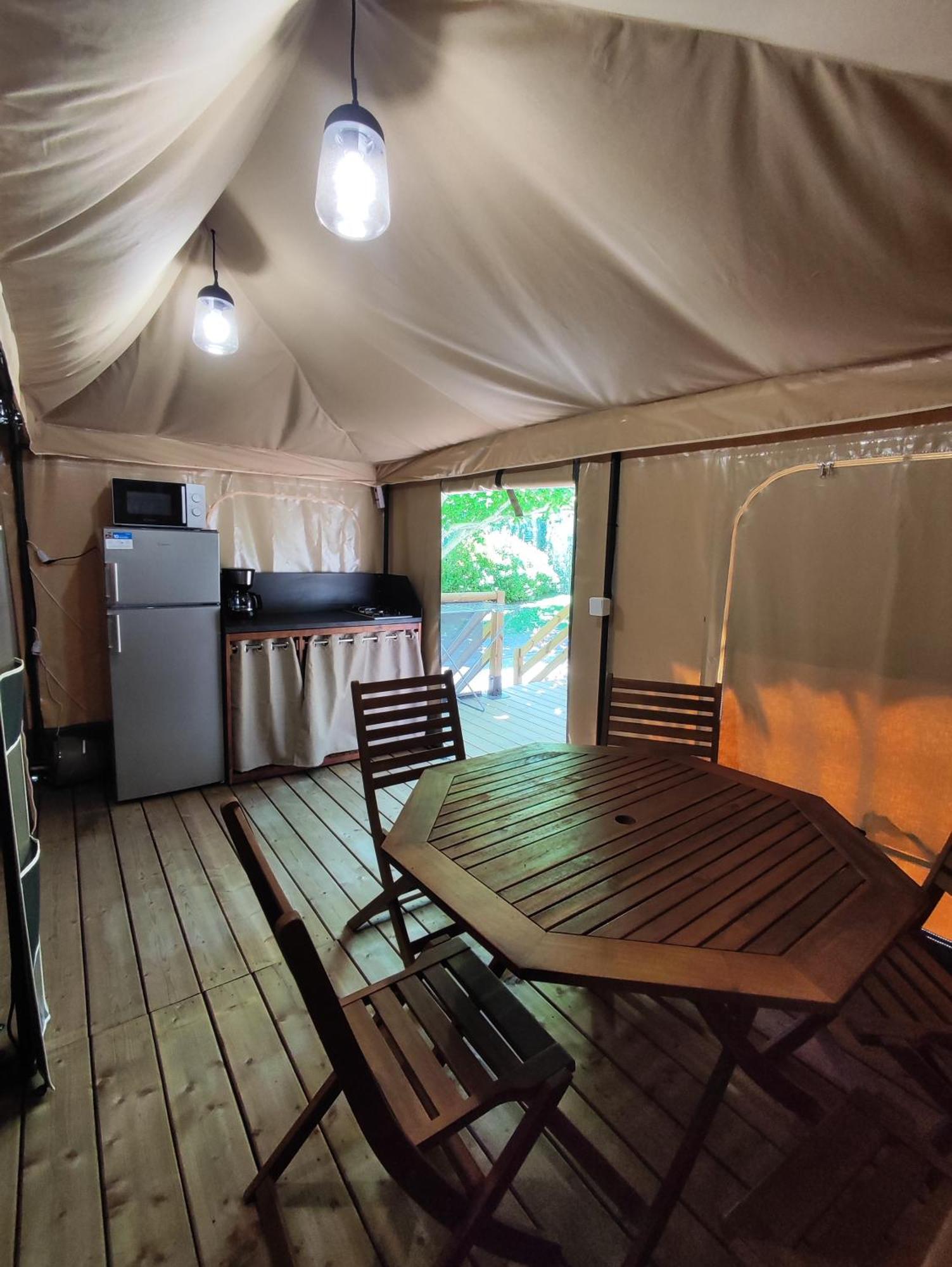 Camping Porte Des Alpilles By M.A Destination Glamping Saint-Étienne-du-Grès Esterno foto
