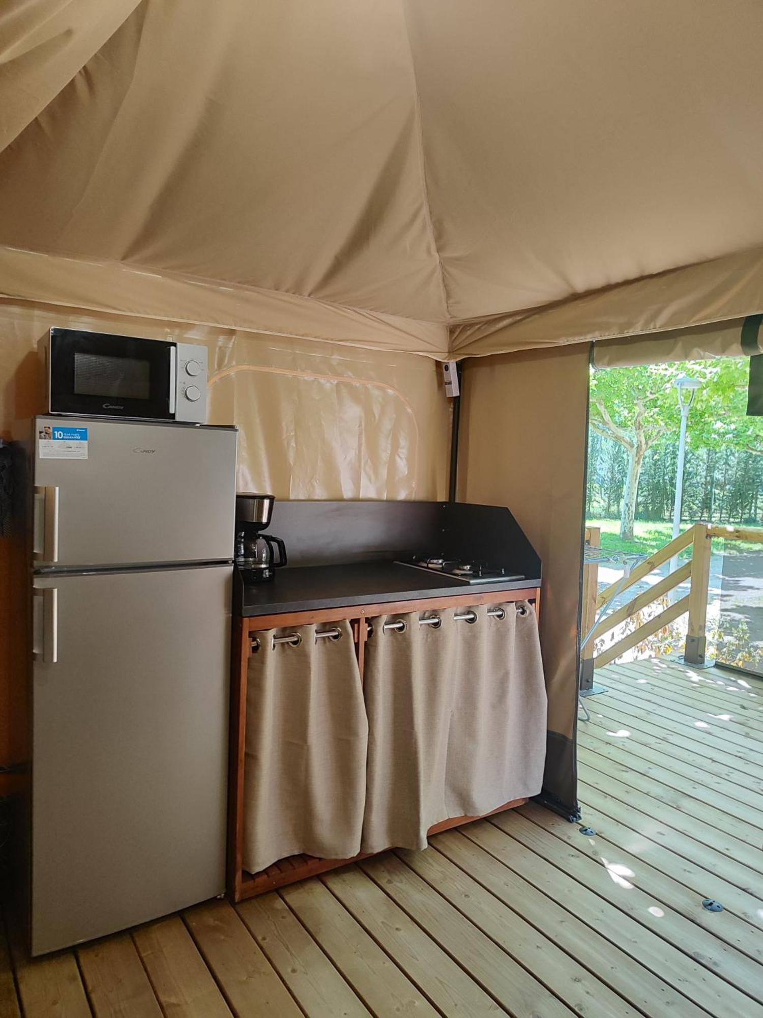 Camping Porte Des Alpilles By M.A Destination Glamping Saint-Étienne-du-Grès Esterno foto