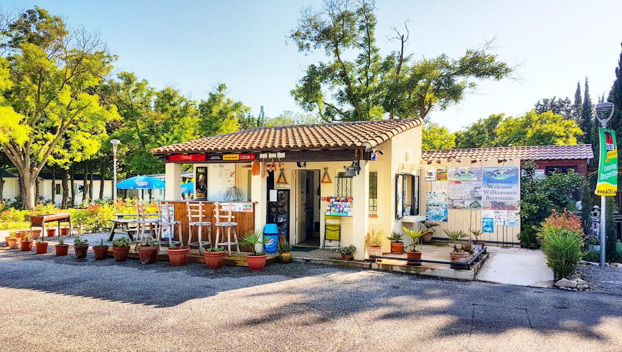 Camping Porte Des Alpilles By M.A Destination Glamping Saint-Étienne-du-Grès Esterno foto