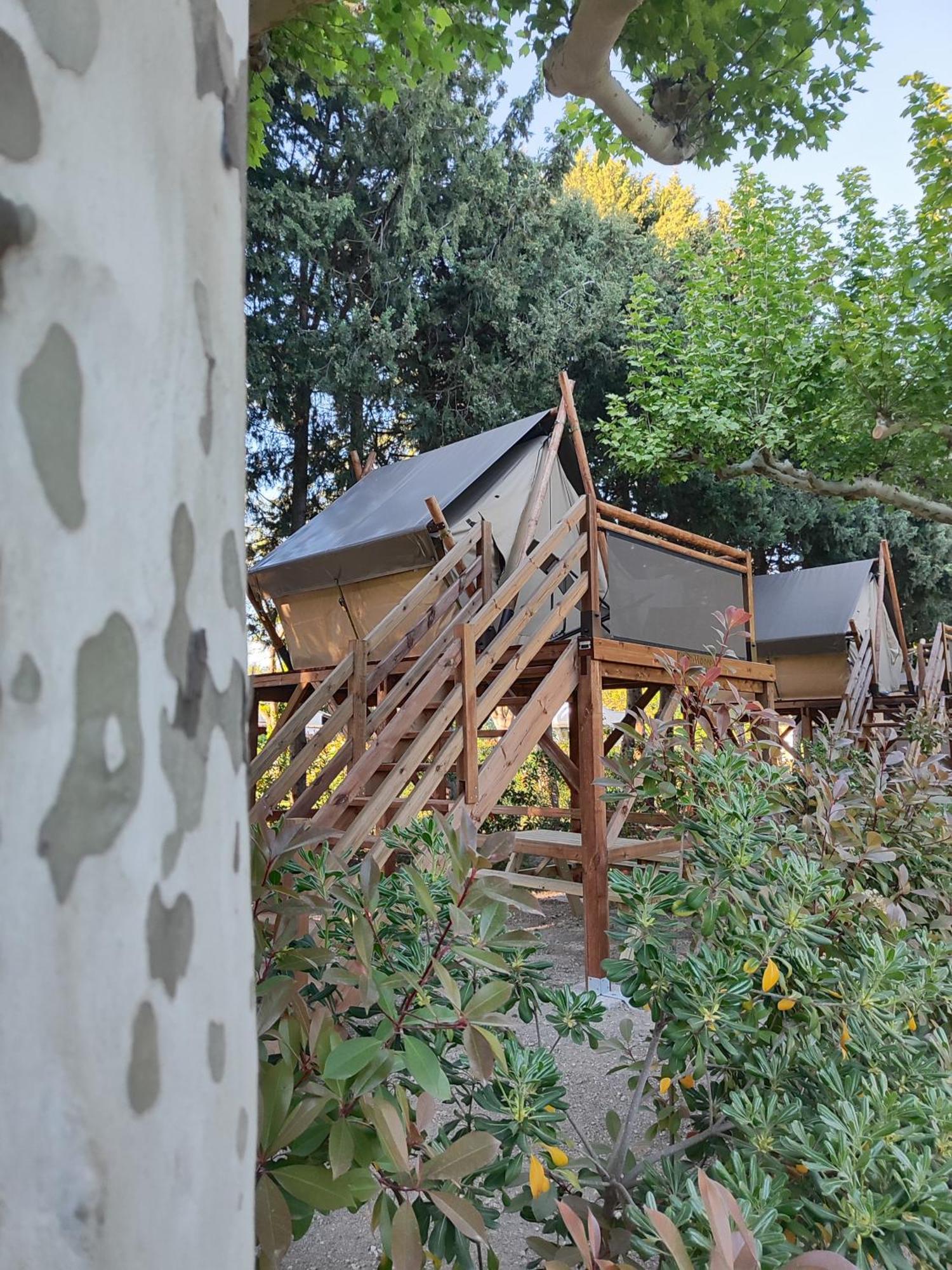 Camping Porte Des Alpilles By M.A Destination Glamping Saint-Étienne-du-Grès Esterno foto
