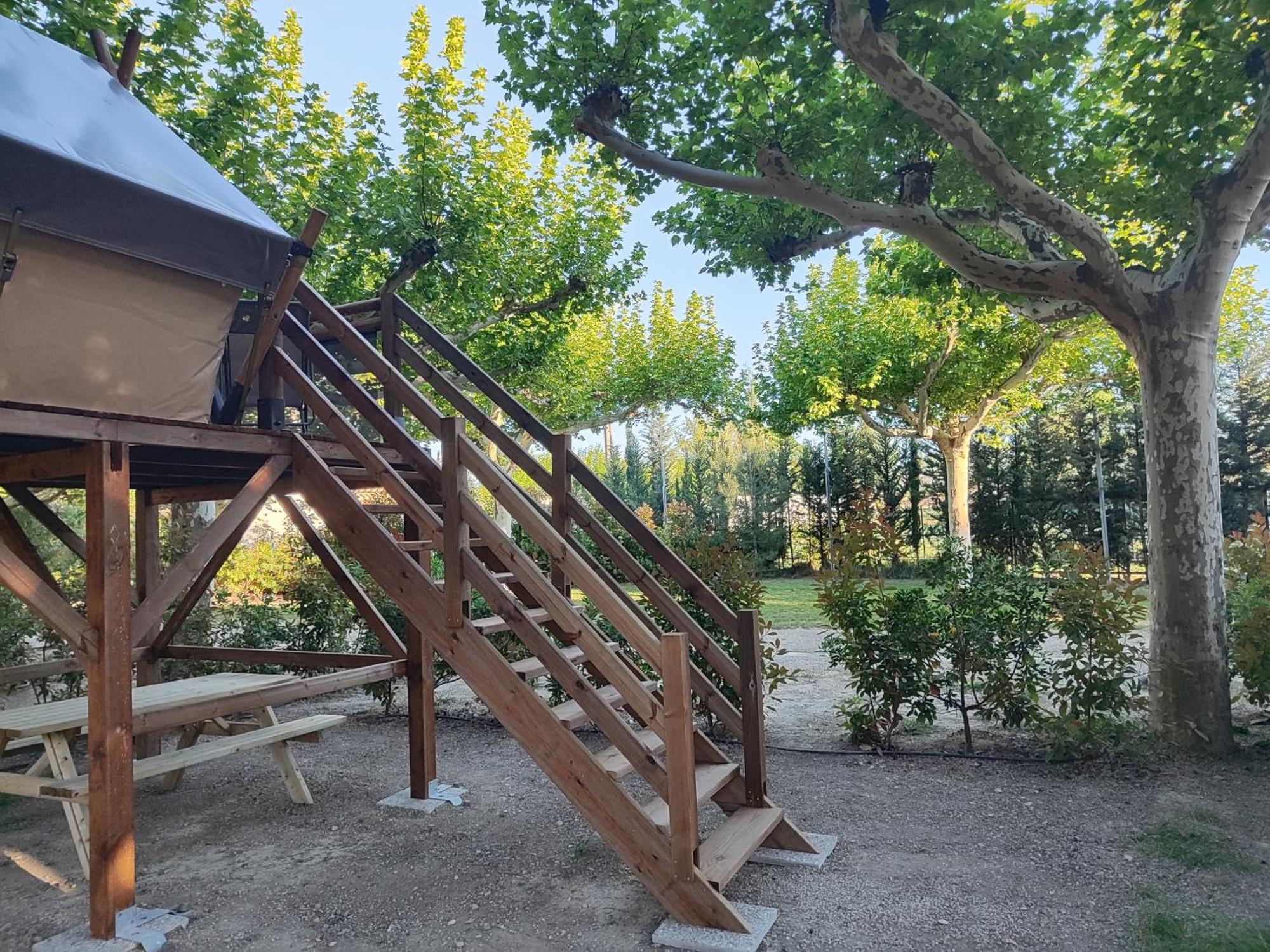 Camping Porte Des Alpilles By M.A Destination Glamping Saint-Étienne-du-Grès Esterno foto