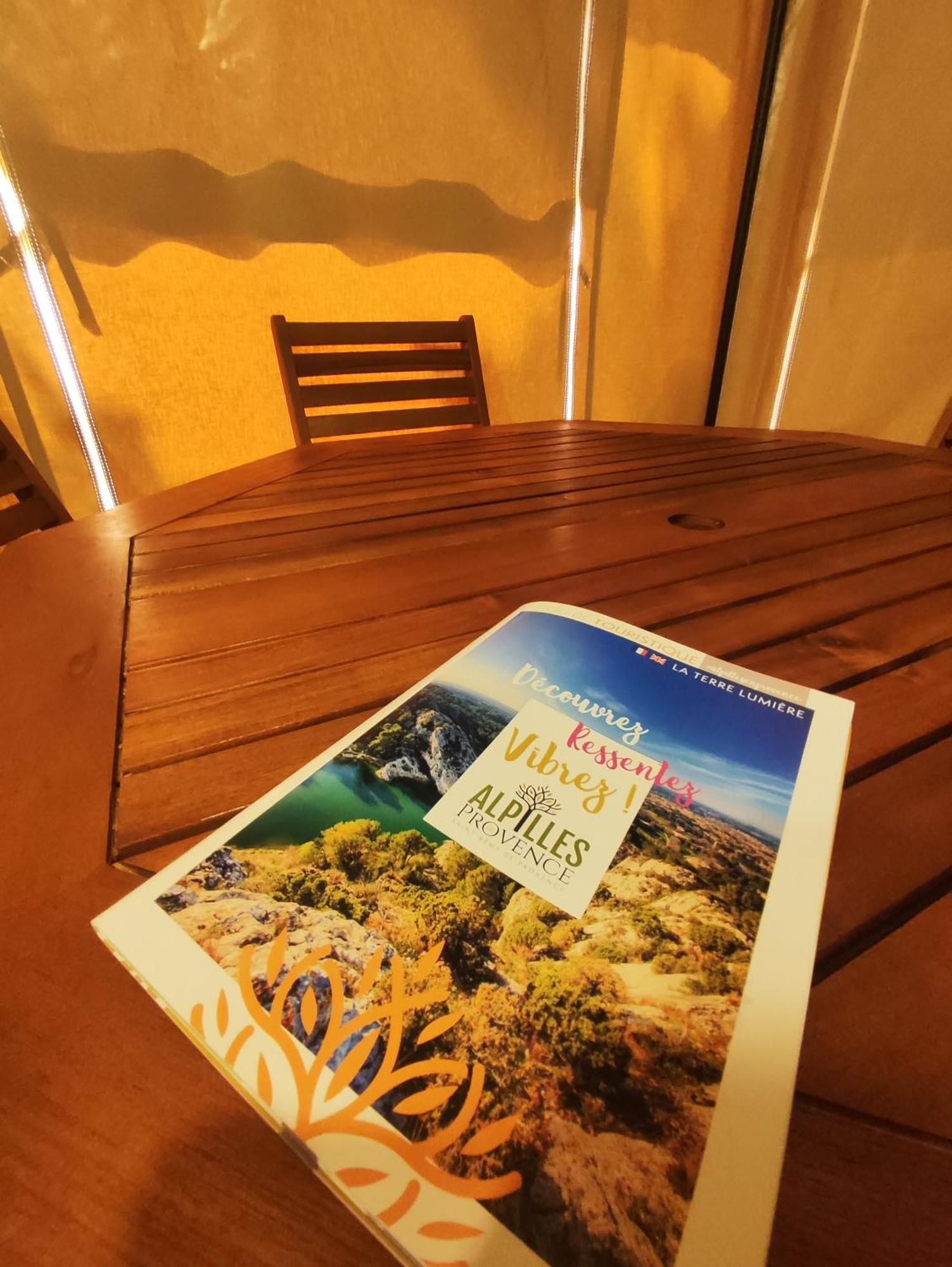 Camping Porte Des Alpilles By M.A Destination Glamping Saint-Étienne-du-Grès Esterno foto
