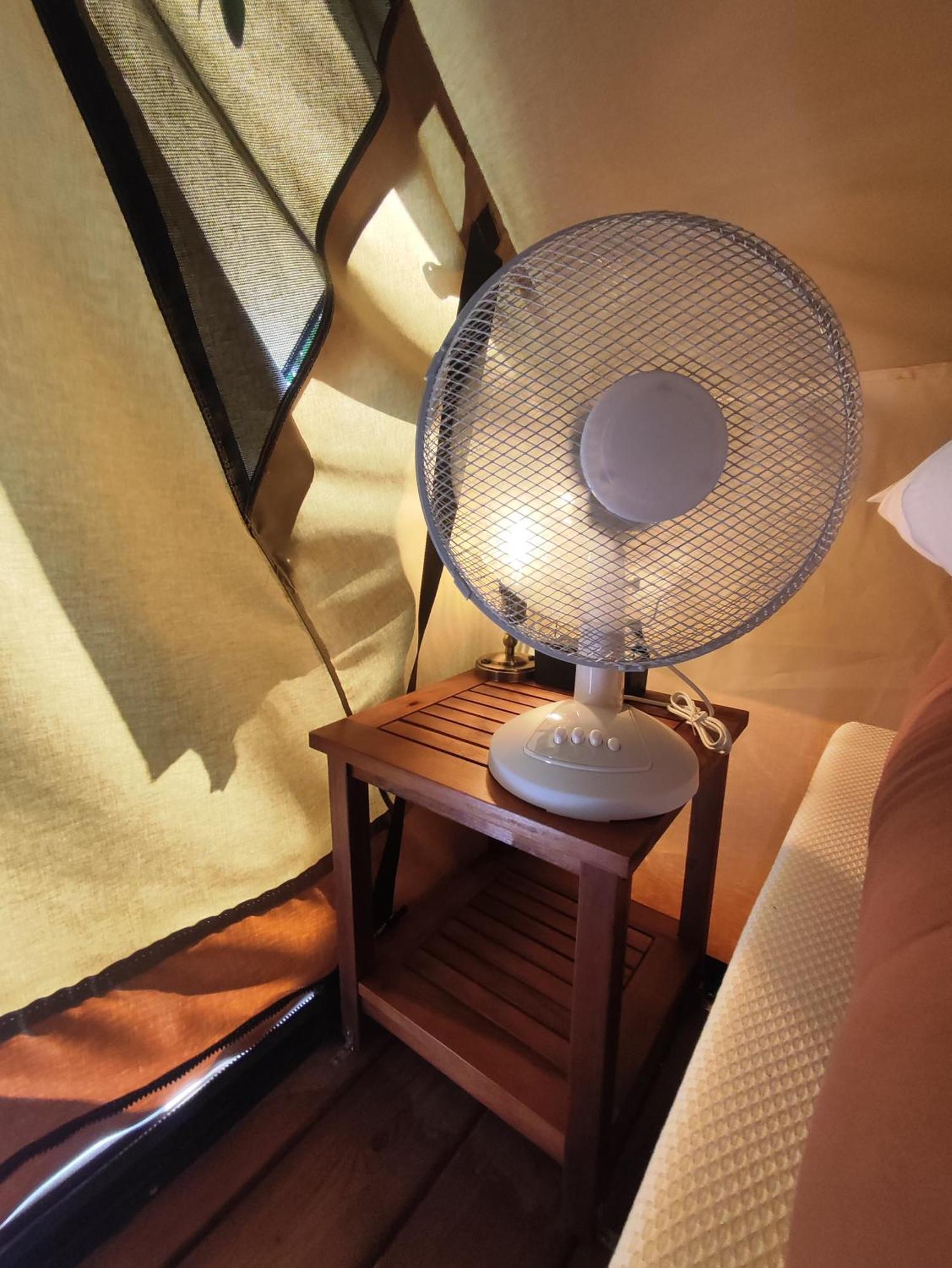 Camping Porte Des Alpilles By M.A Destination Glamping Saint-Étienne-du-Grès Esterno foto
