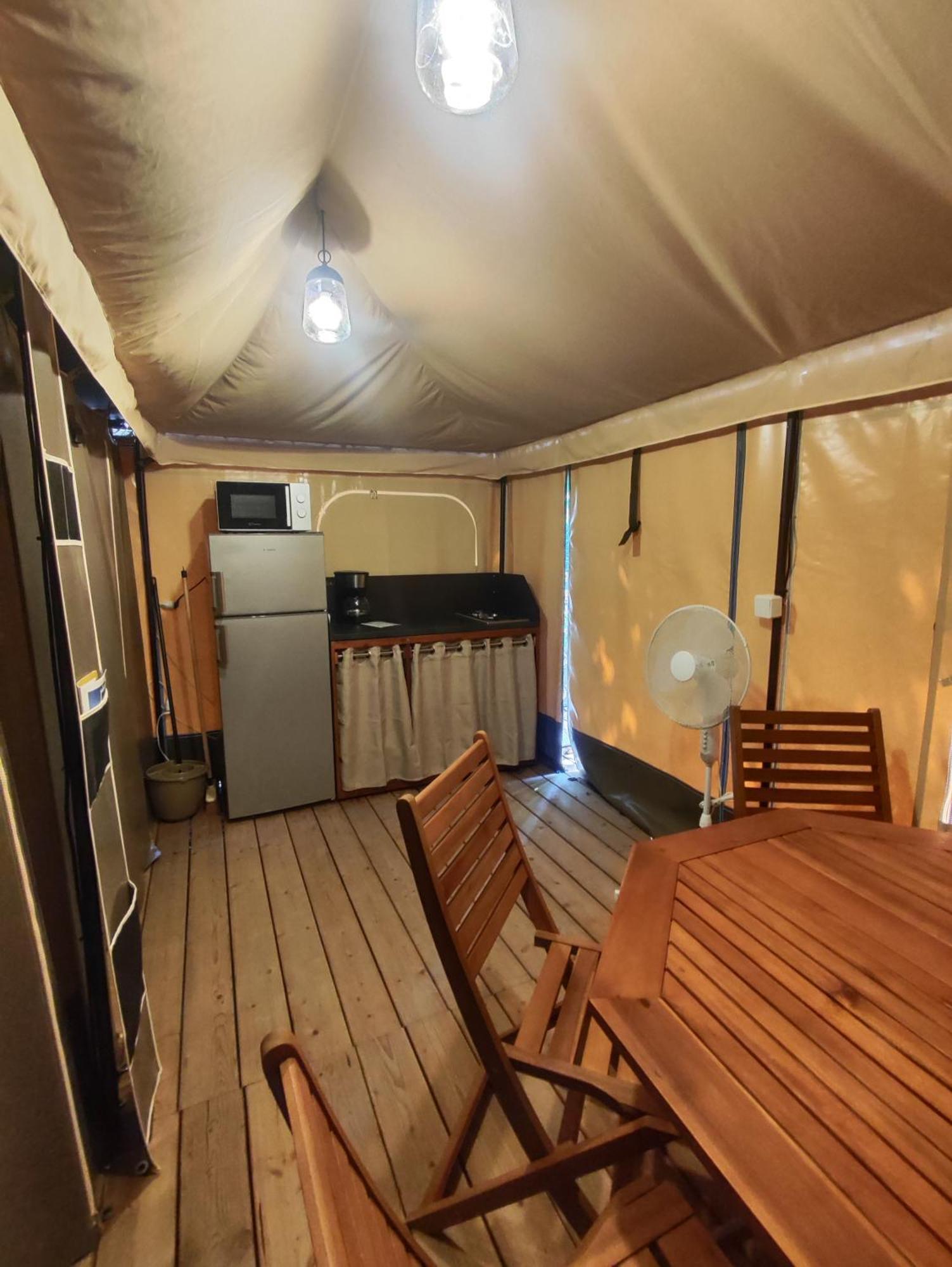 Camping Porte Des Alpilles By M.A Destination Glamping Saint-Étienne-du-Grès Esterno foto